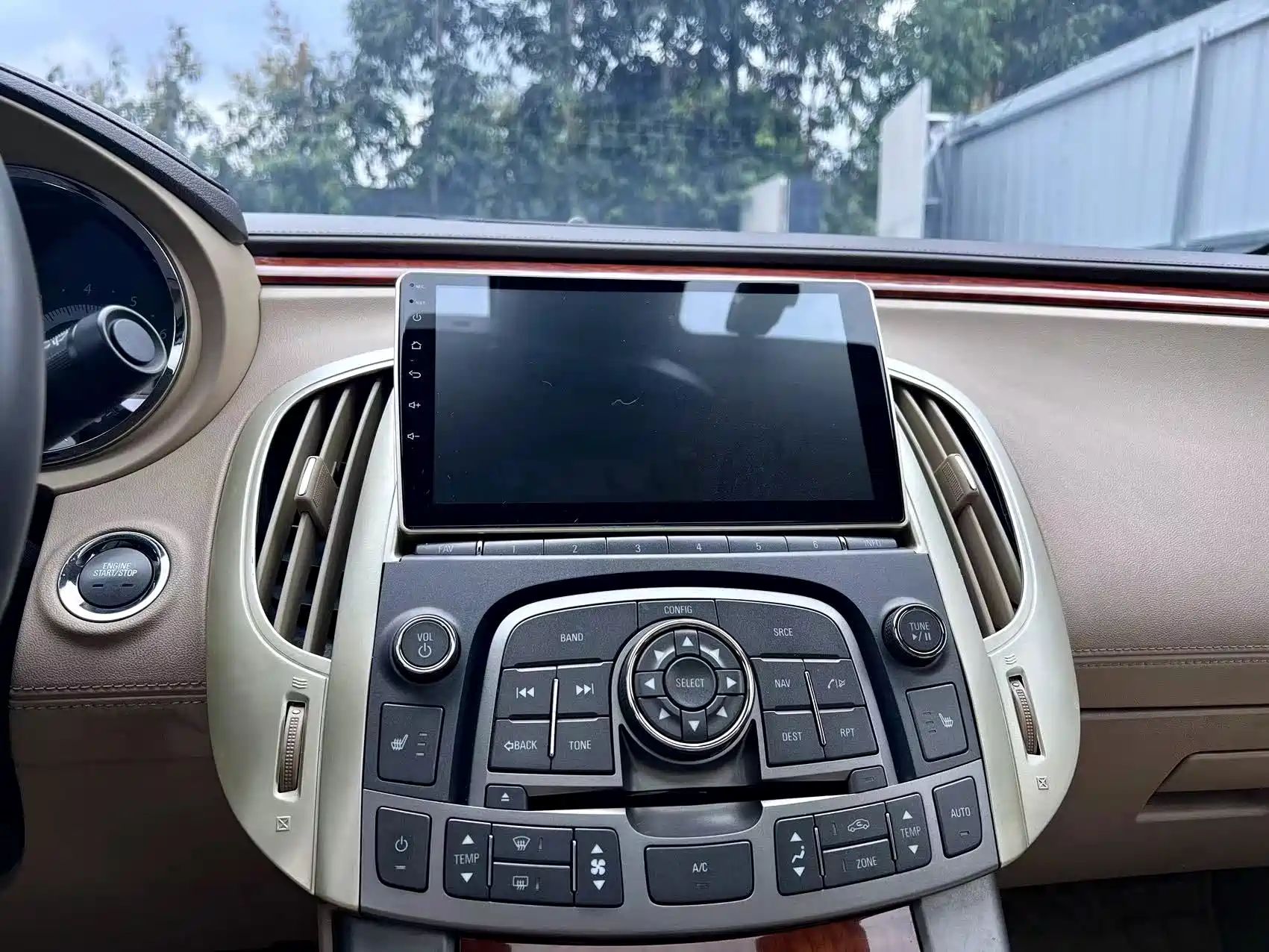 Photo 13 - Buick LaCrosse