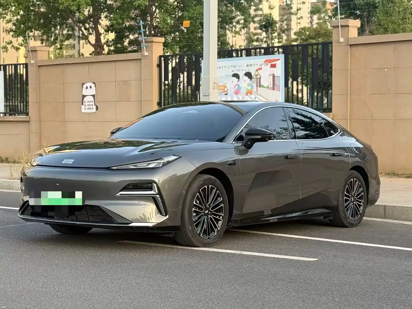 Geely Galaxy Galaxy Xingyao 8 2025 130km EM-i Premium Edition