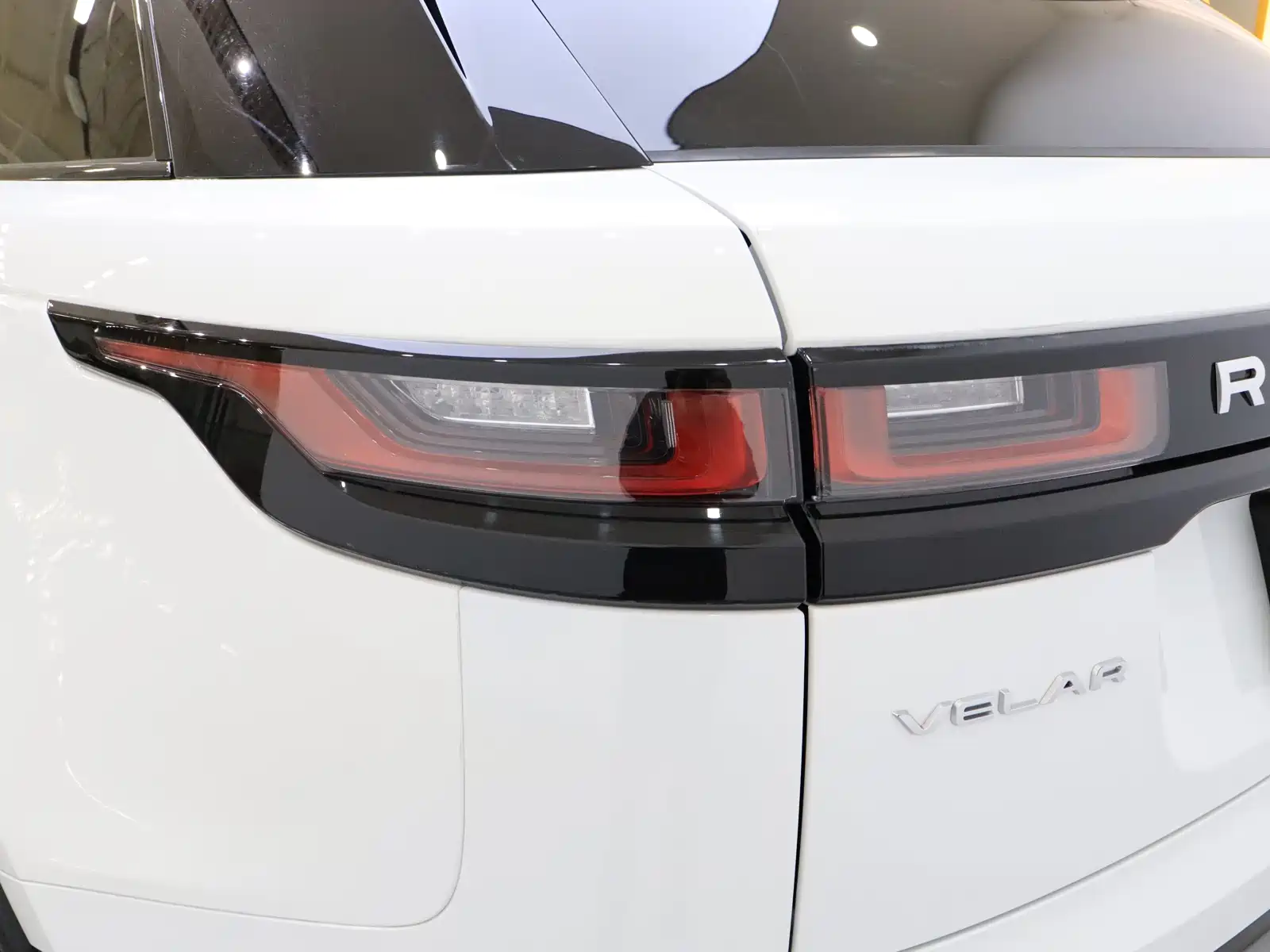 Фото 8 - Land Rover Range Rover Velar