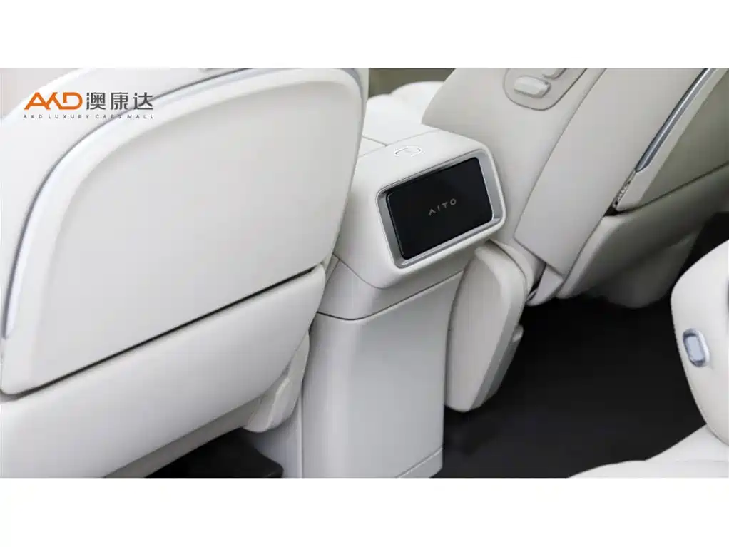 AITO Wenjie AITO M9 2025 Extended Range Ultra 52kWh 5-Seater фото 9