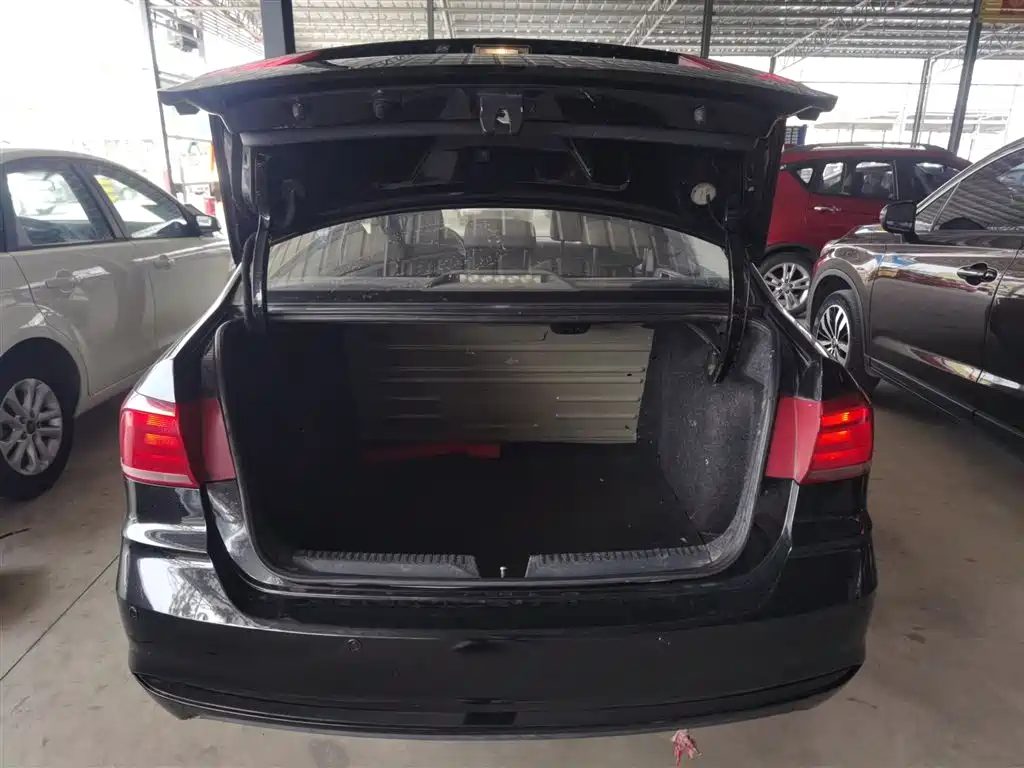 Volkswagen Santana 2016 1.6L Manual Trend Edition фото 15