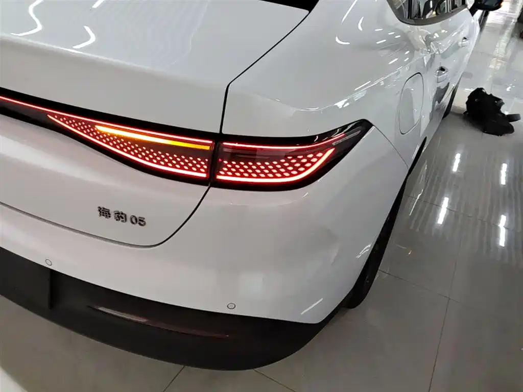 BYD Hai Bao 05 DM-i 2026 DM-i 128KM Luxury фото 8