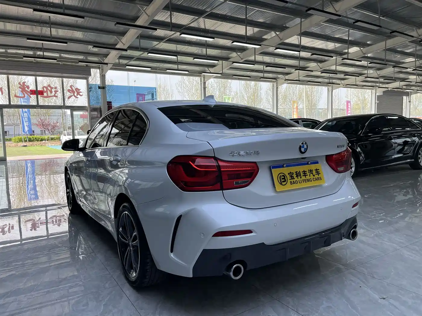 BMW 1 Series 2023 120i M Sport фото 4