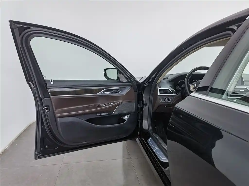 BMW 7 Series 2017 730Li Luxury Edition фото 8