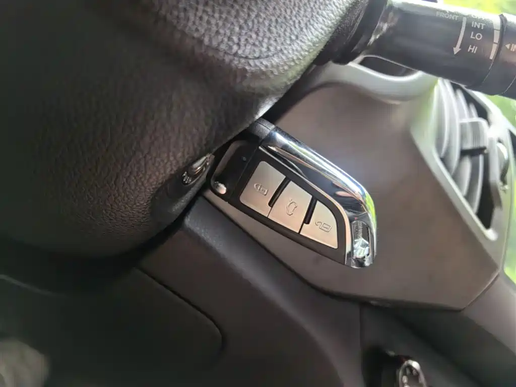 Kia Sportage 2015 2.0L Automatic 2WD GL фото 9