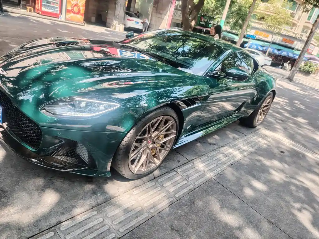 Aston Martin DBS