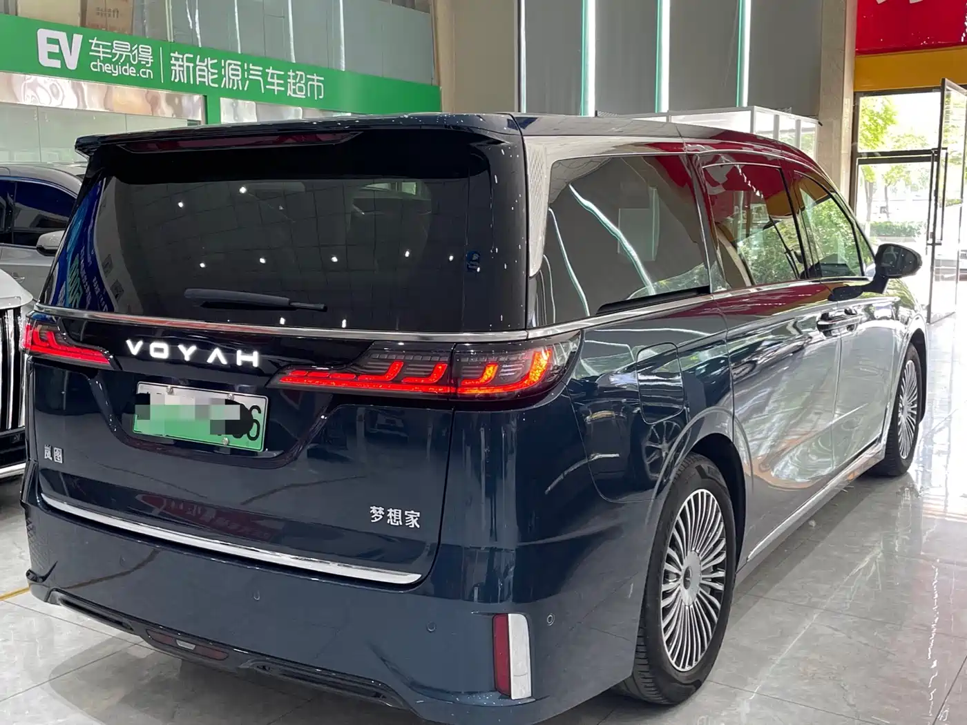 Voyah Auto Voyah Dreamer 2025 PHEV AWD Flagship Kunpeng Edition фото 8