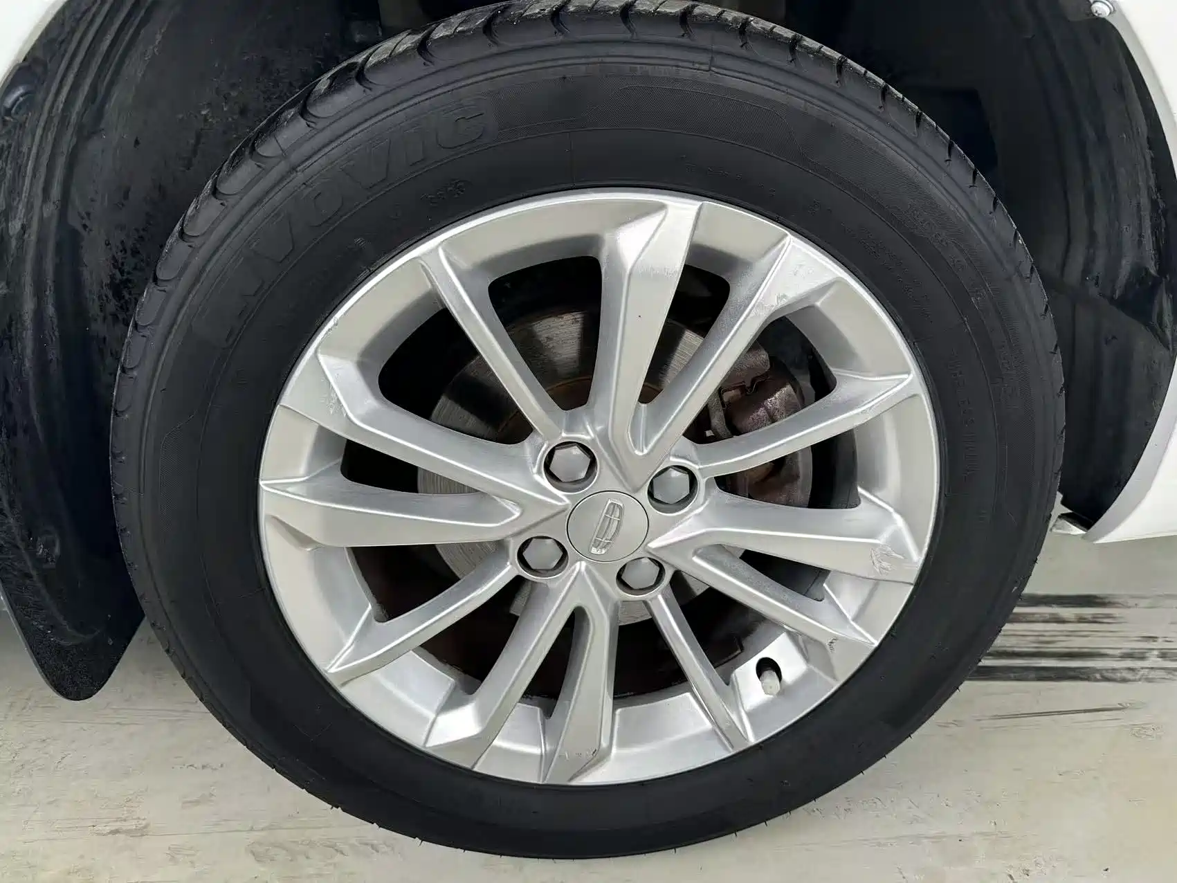Фото 12 - Geely Vision