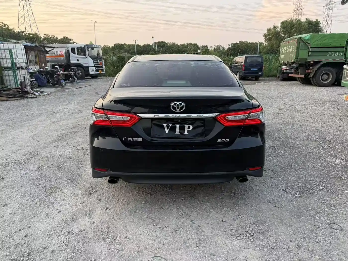 Фото 10 - Toyota Camry