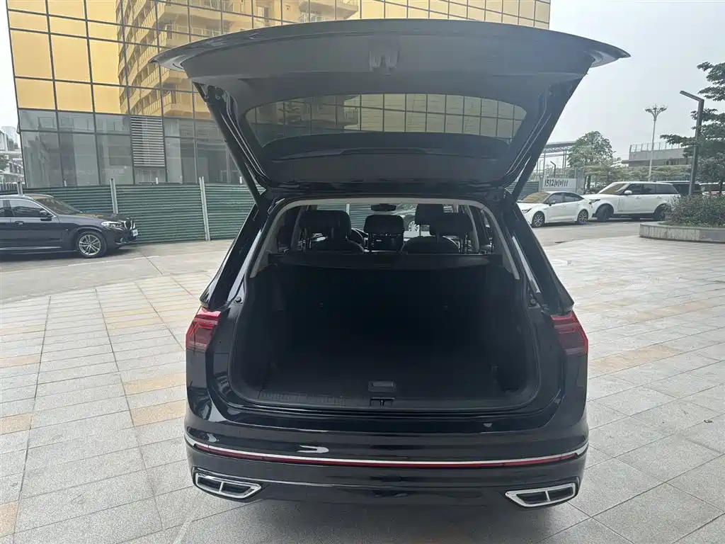 Volkswagen Tiguan L 2023 330TSI Auto 2WD R-Line Premium Edition фото 18