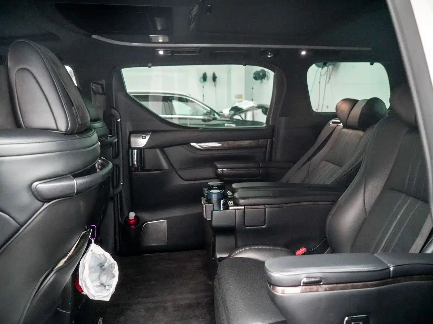 Toyota Alphard 2019 Hybrid 2.5L Premium Edition фото 17