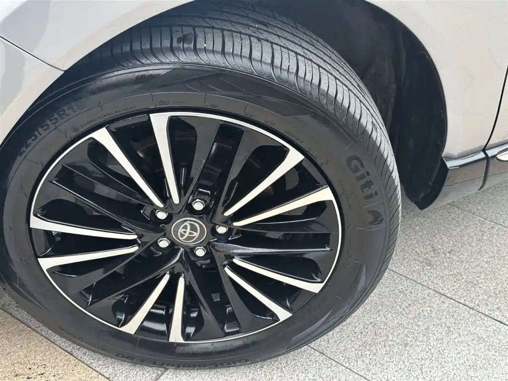 Toyota Venza 2022 2.0L CVT 2WD Premium фото 16