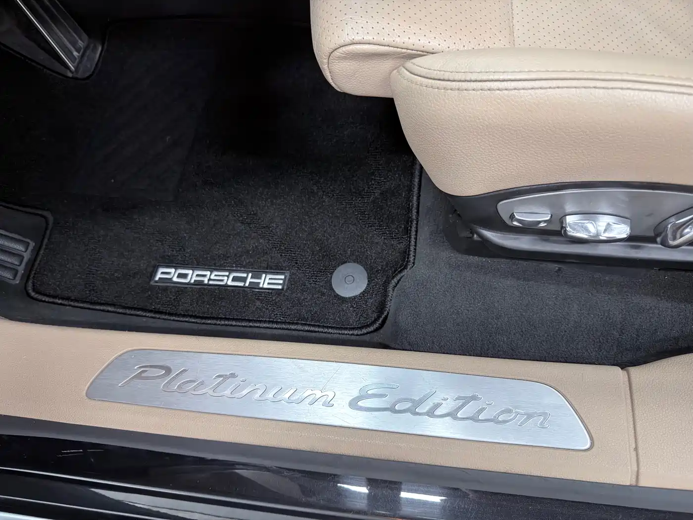 Porsche Panamera 2013 Panamera 4 Platinum Edition 3.6L фото 6