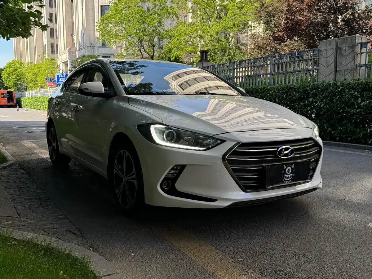 Hyundai Elantra 2018 1.6L Automatic 15th Anniversary Special Edition фото 3