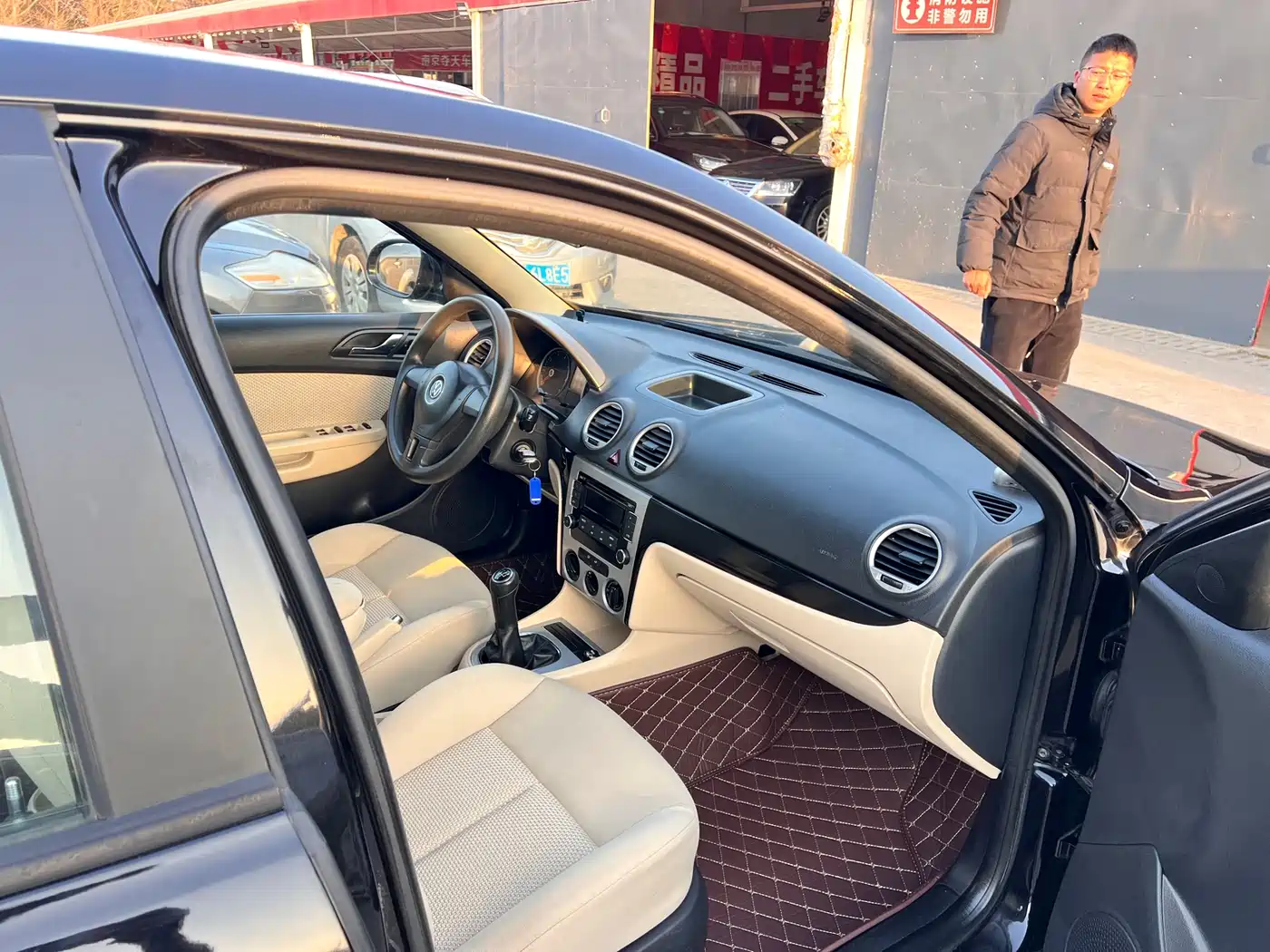Volkswagen Lavida 2013 Classic 1.6L Manual Style Edition фото 16