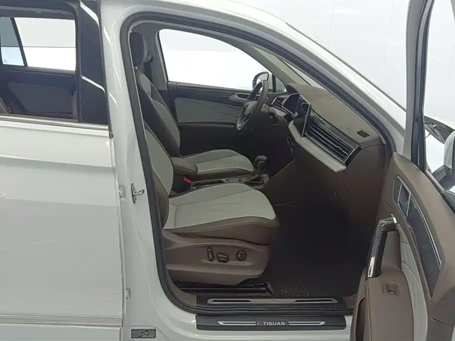 Volkswagen Tiguan L 2023 Facelift 330TSI Auto FWD R-Line Premium фото 8