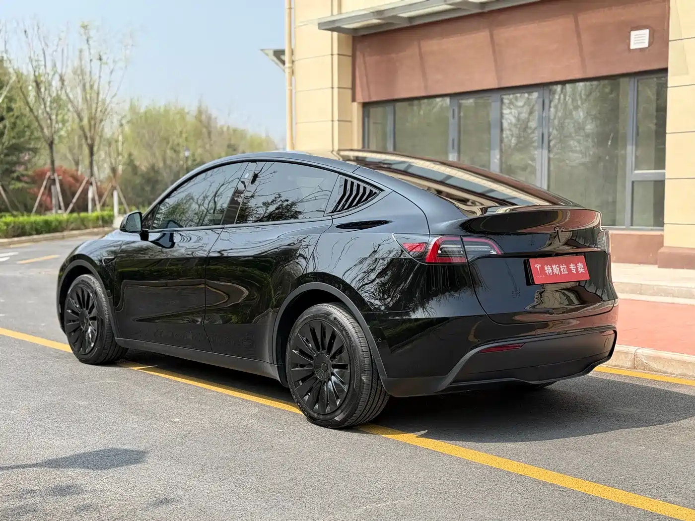 TESLA MODEL Y