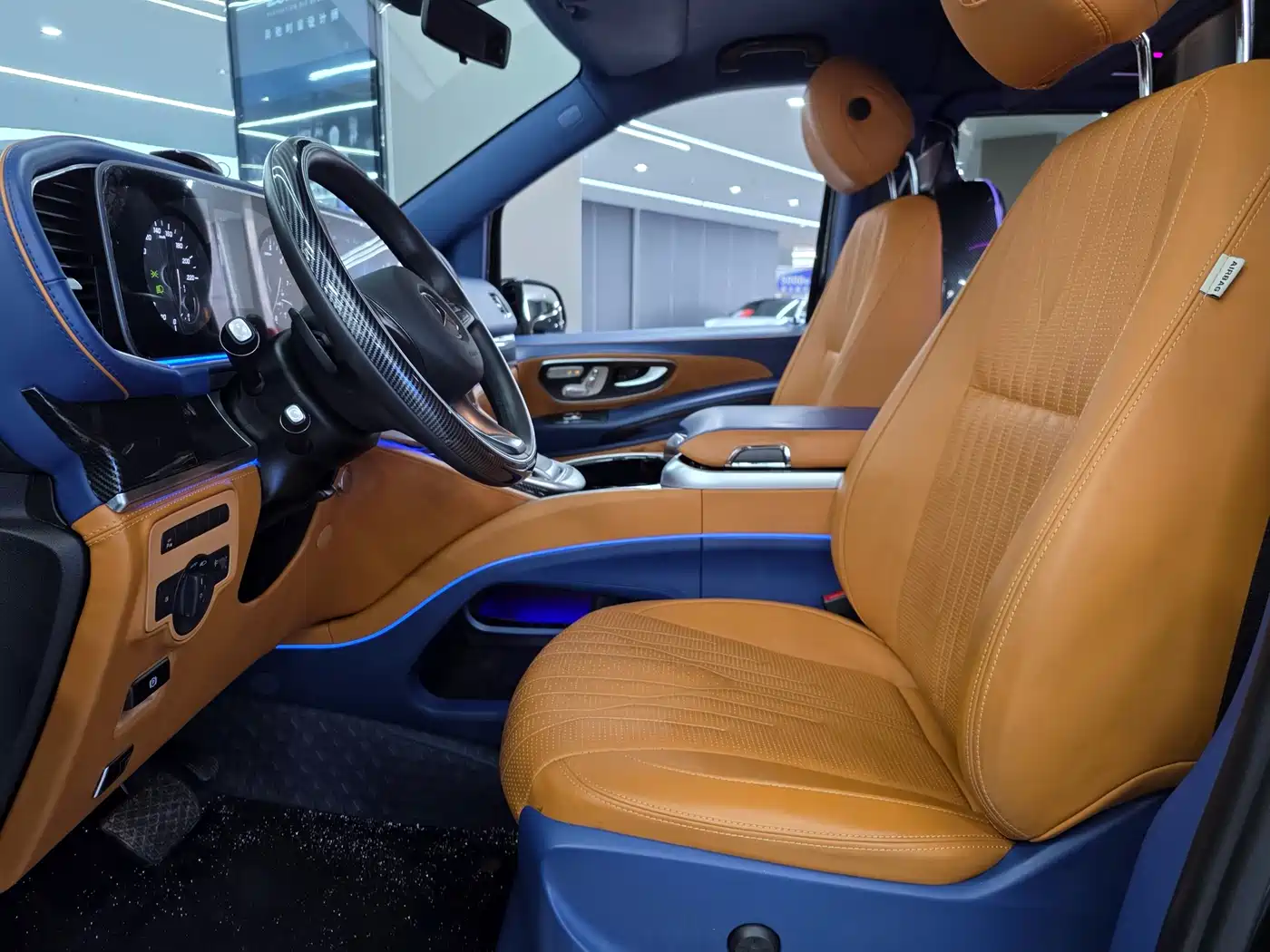 Mercedes-Benz Vito 2023 2.0T Business 7-Seater фото 7