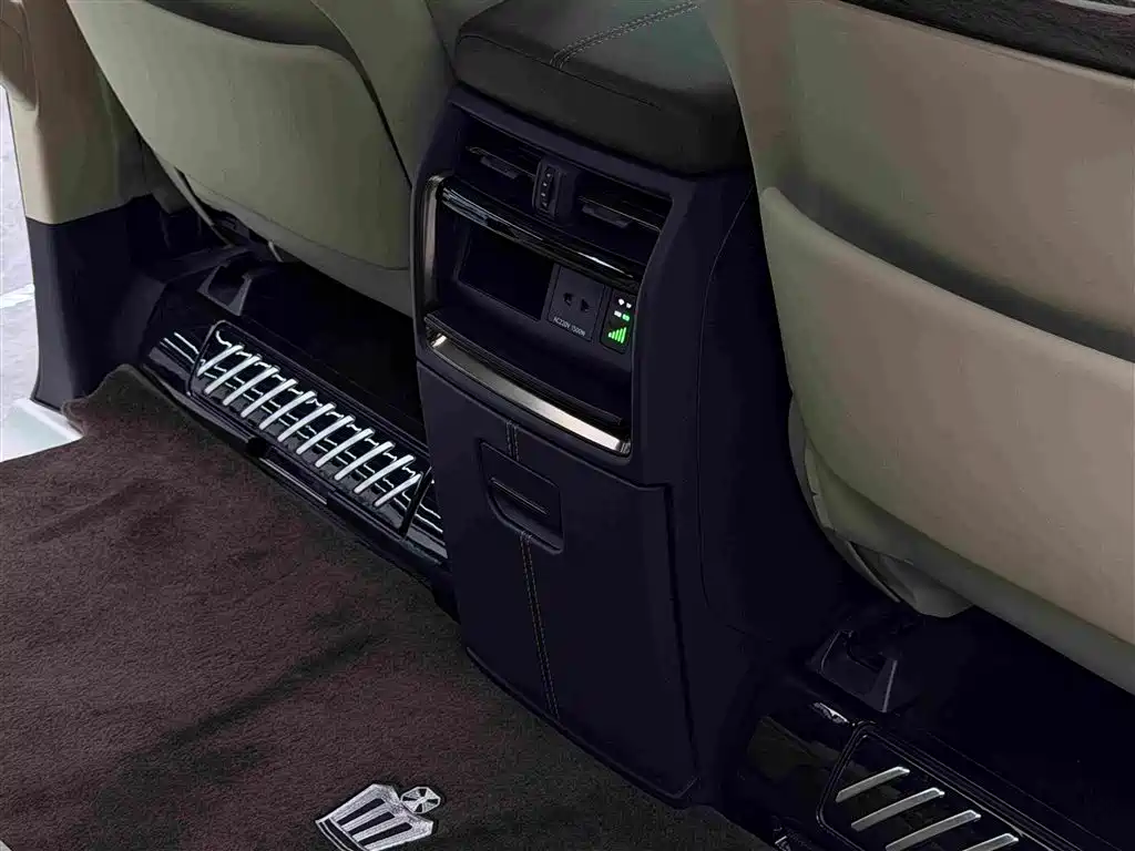 Фото 14 - Toyota Vellfire