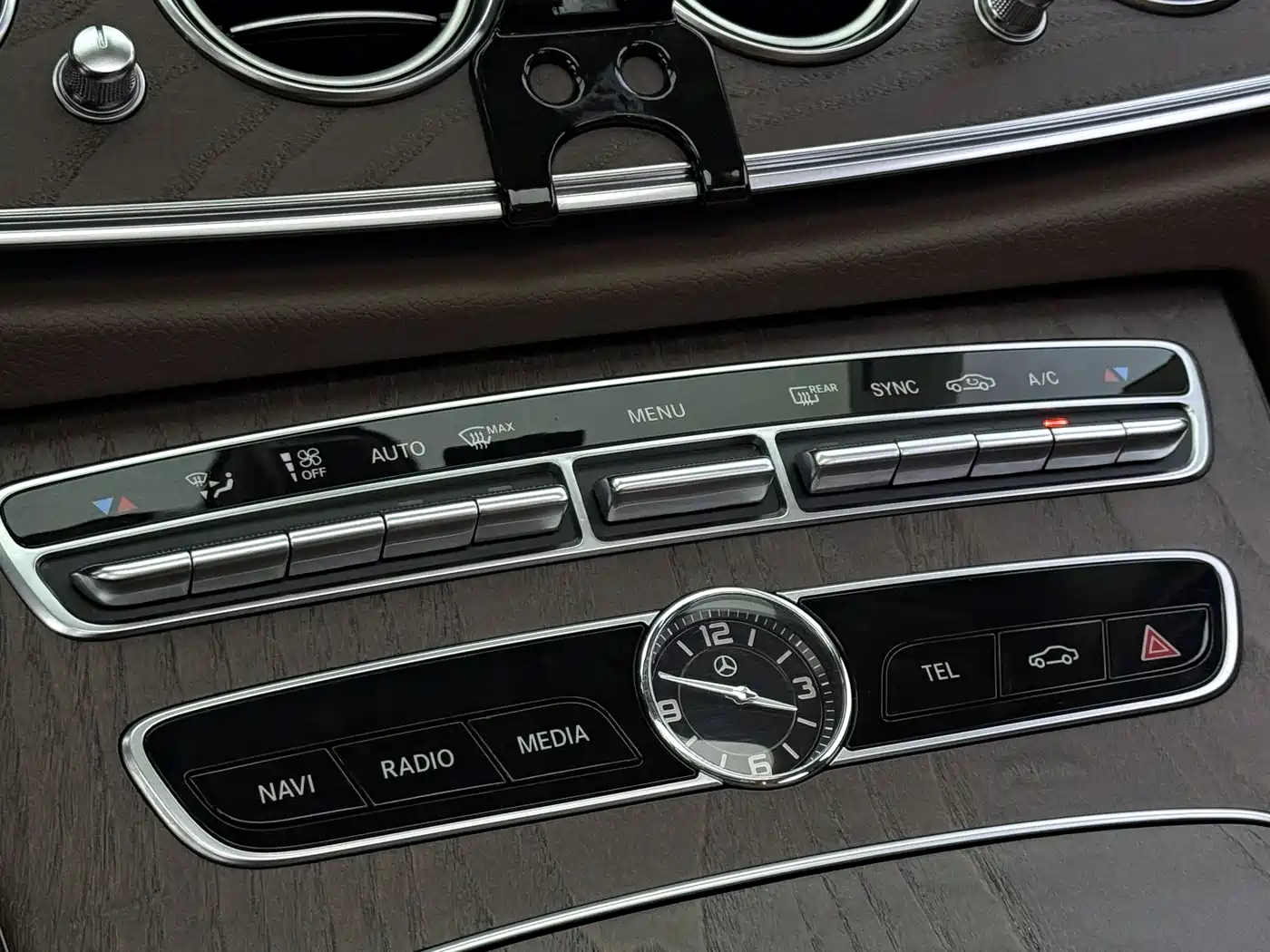 Mercedes-Benz E-Class 2020 E 300 L Luxury Model фото 10