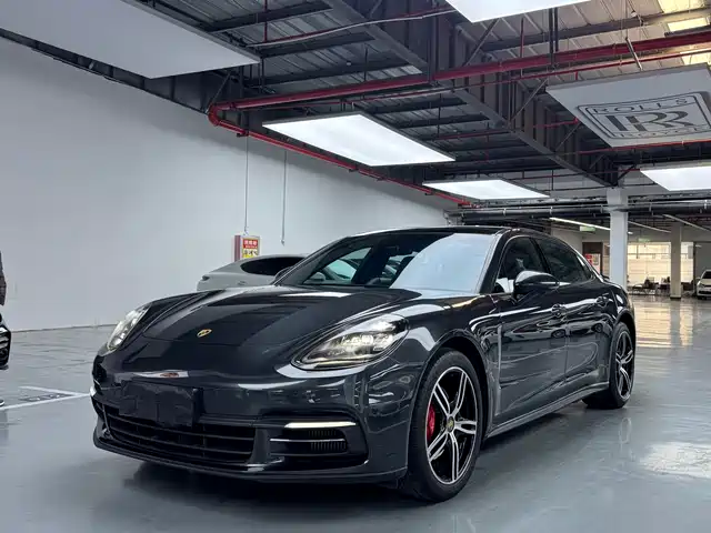 PORSCHE PANAMERA