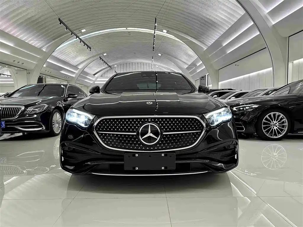 Фото 2 - Mercedes-Benz E-Class