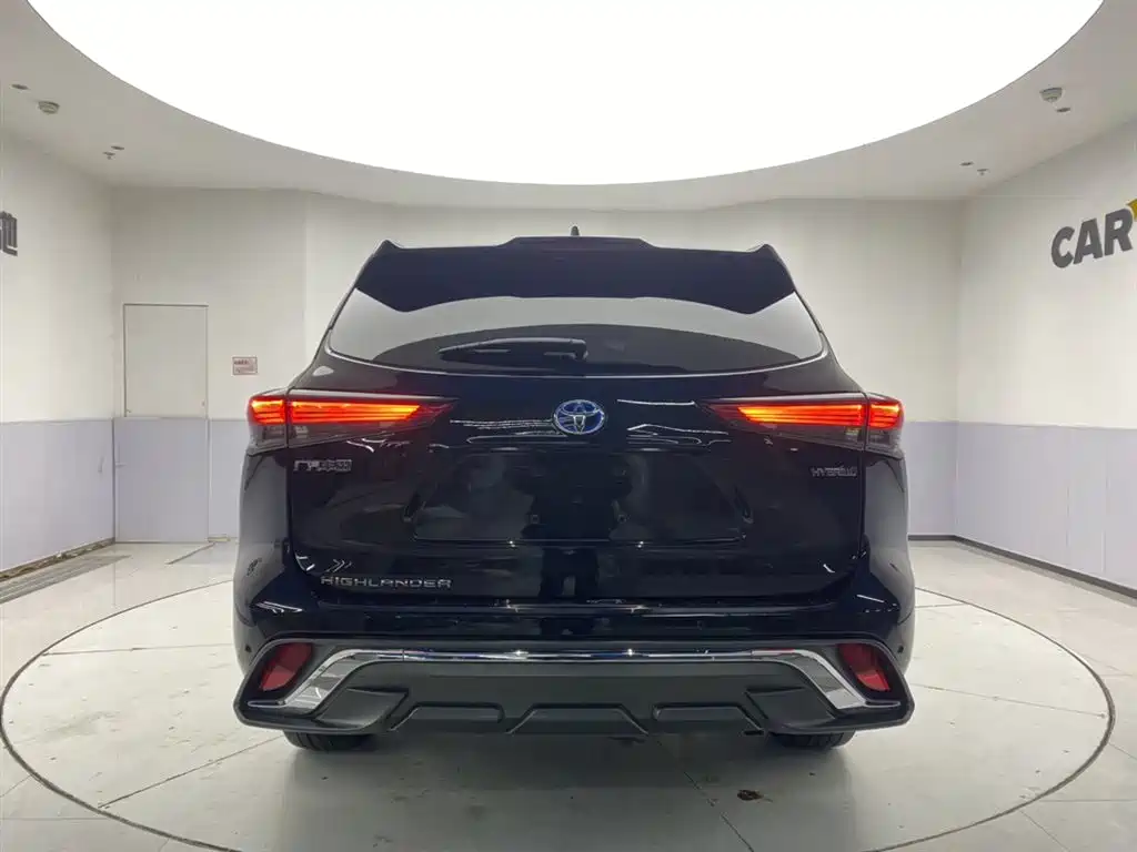 TOYOTA HIGHLANDER