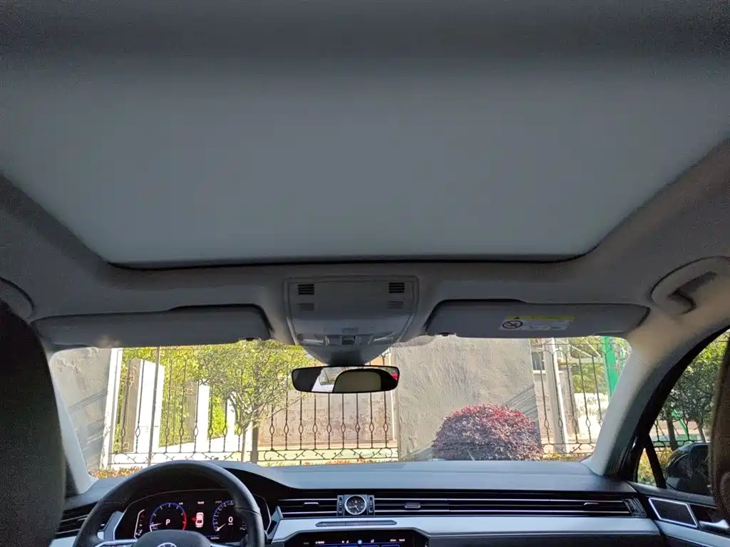 Volkswagen Magotan 2023 Model 2 Million Commemorative Edition 330TSI DSG Luxury фото 18