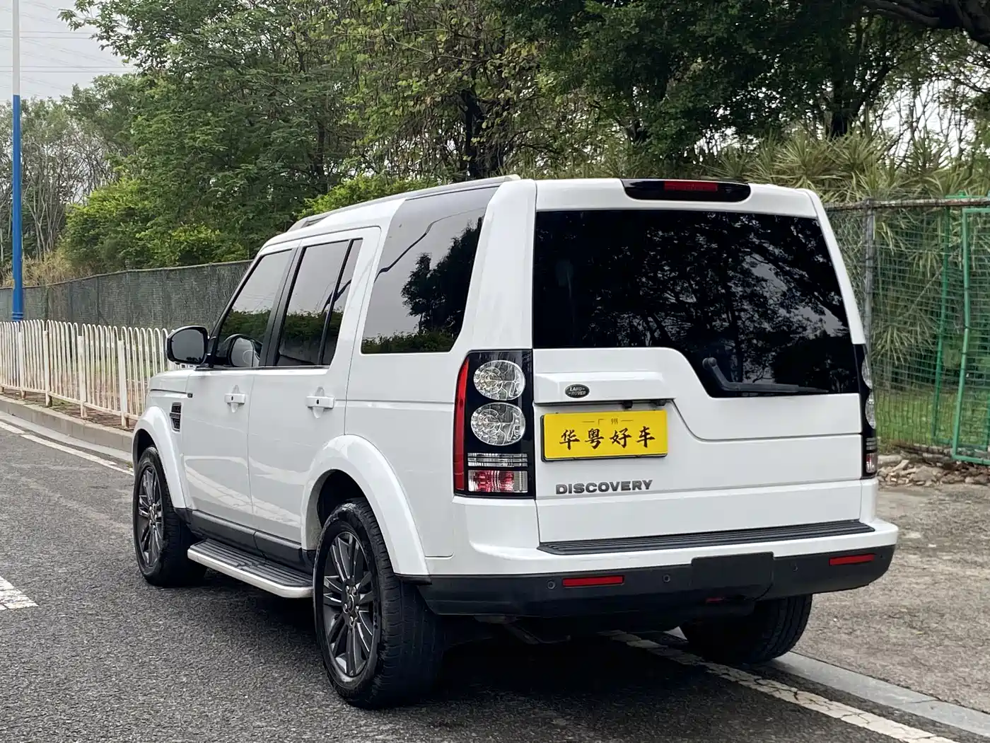 Land Rover Discovery 2016 3.0 SC Gloss Black Collector's Edition HSE фото 4