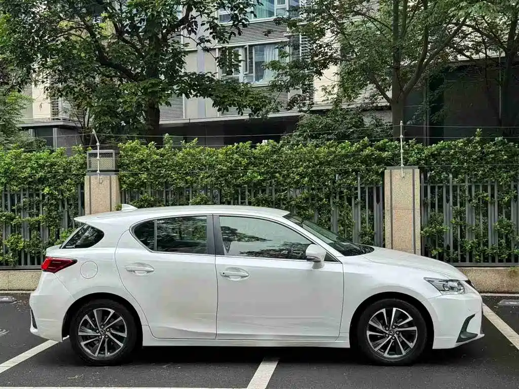 Lexus CT 2017 CT200h Elite Edition Monochrome China V фото 4