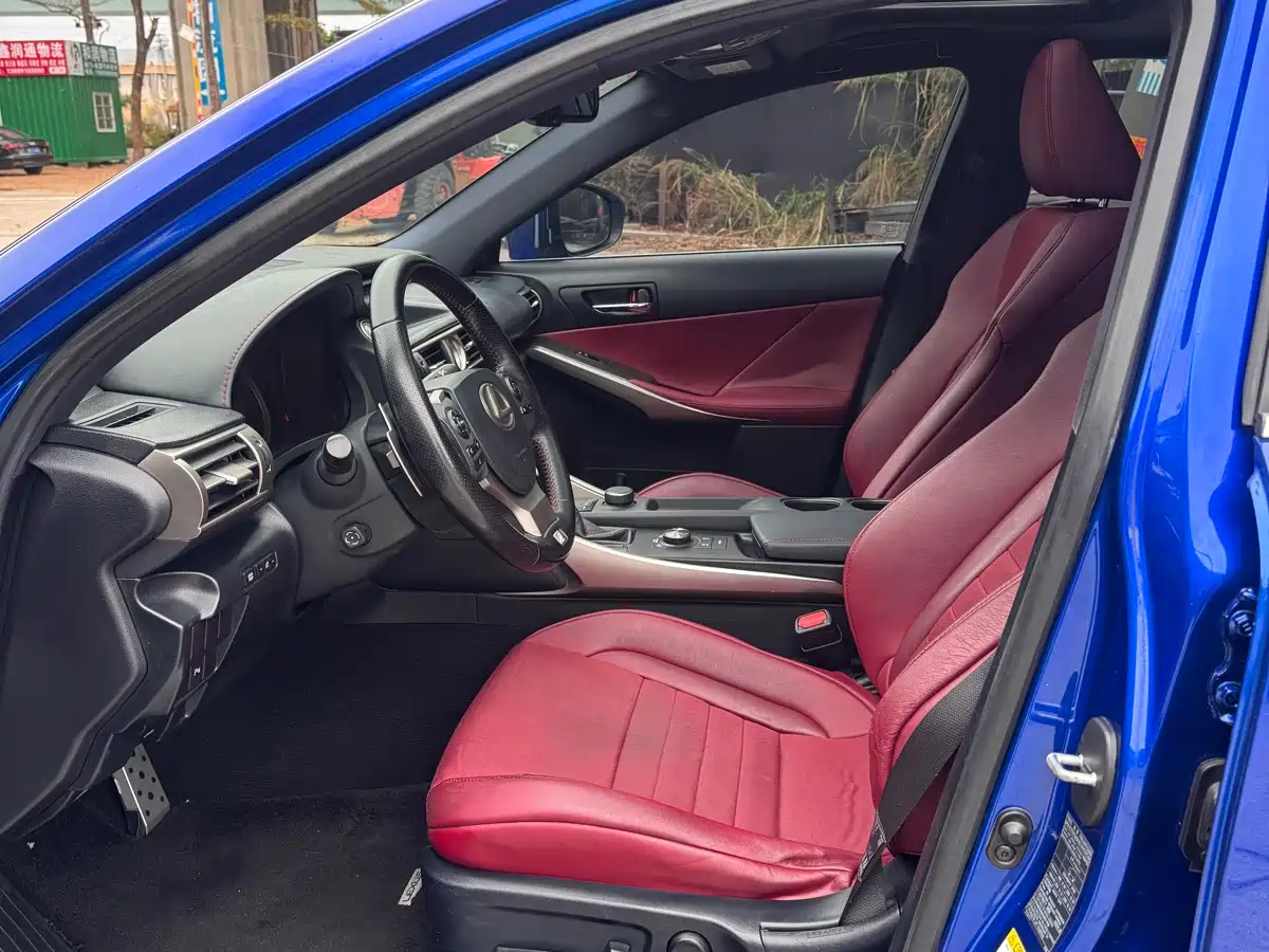 Lexus IS 2015 200t F SPORT фото 4