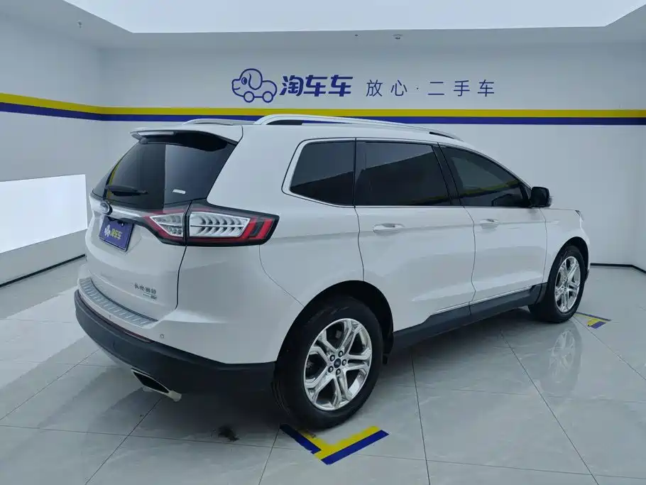 Photo 3 - Ford Edge