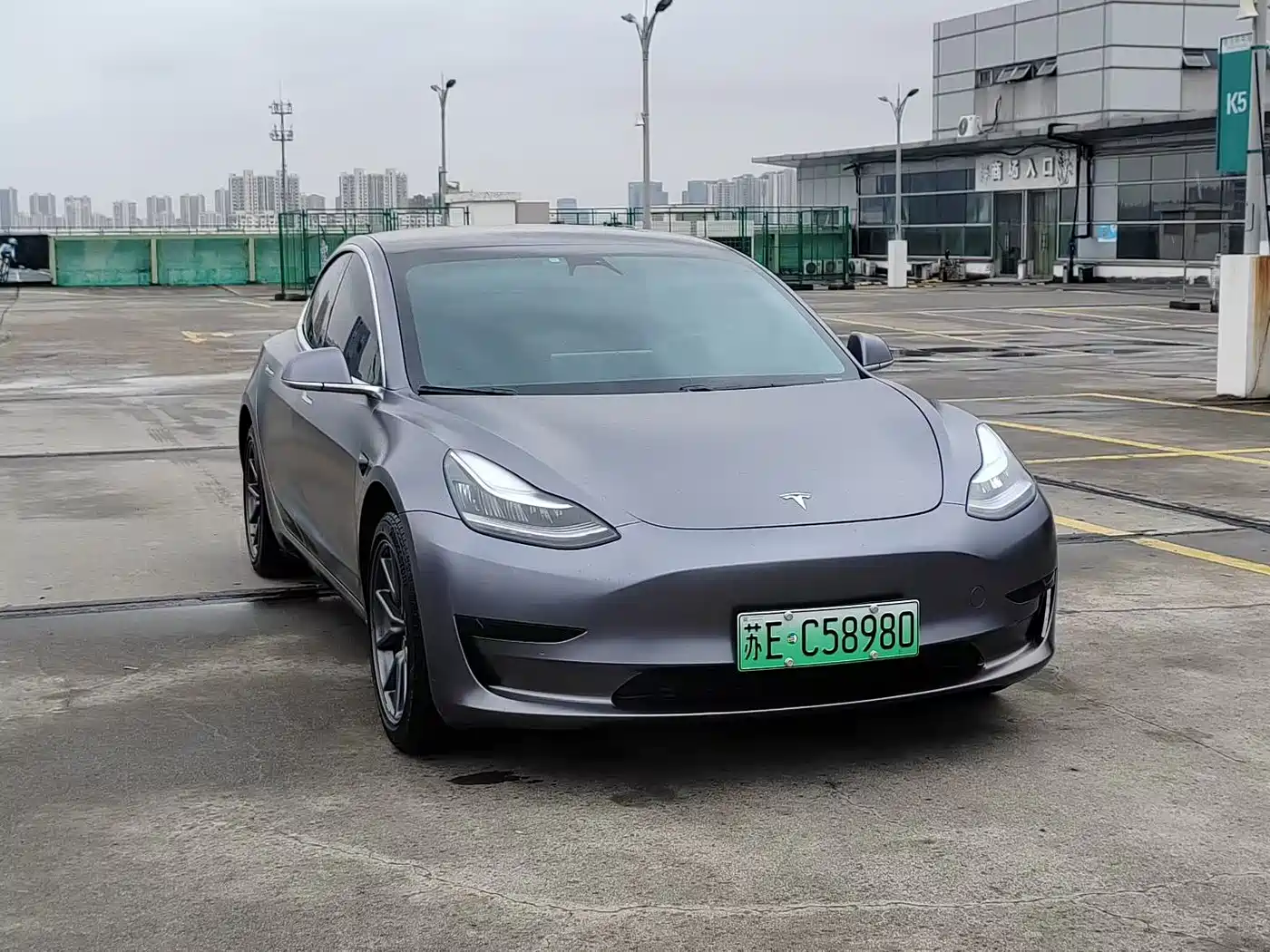TESLA MODEL 3