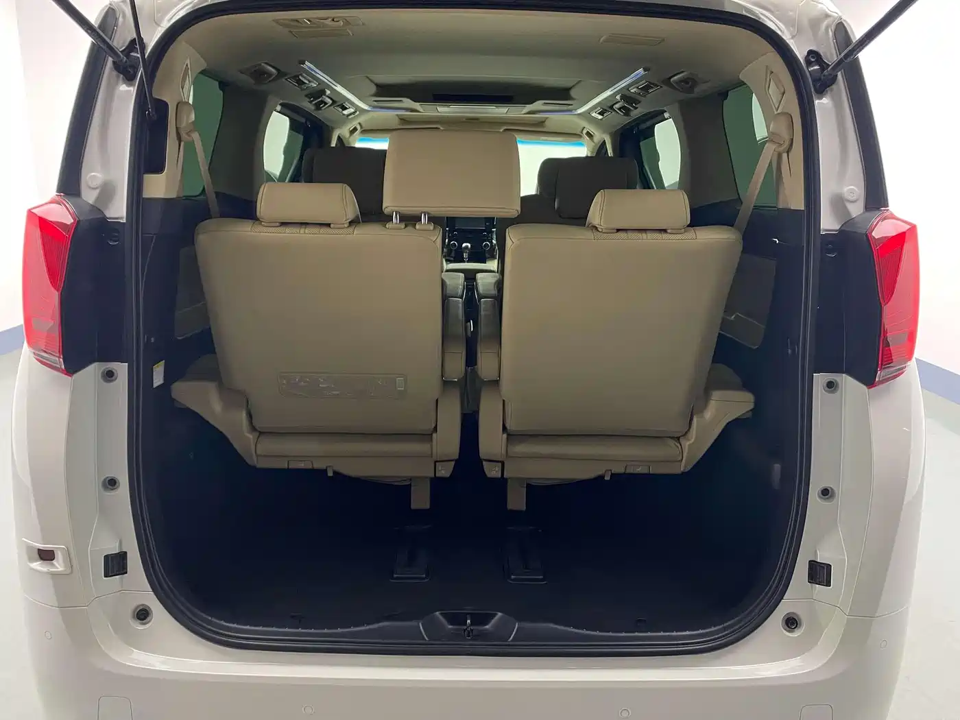 Toyota Alphard 2019 Hybrid 2.5L Premium Edition фото 9