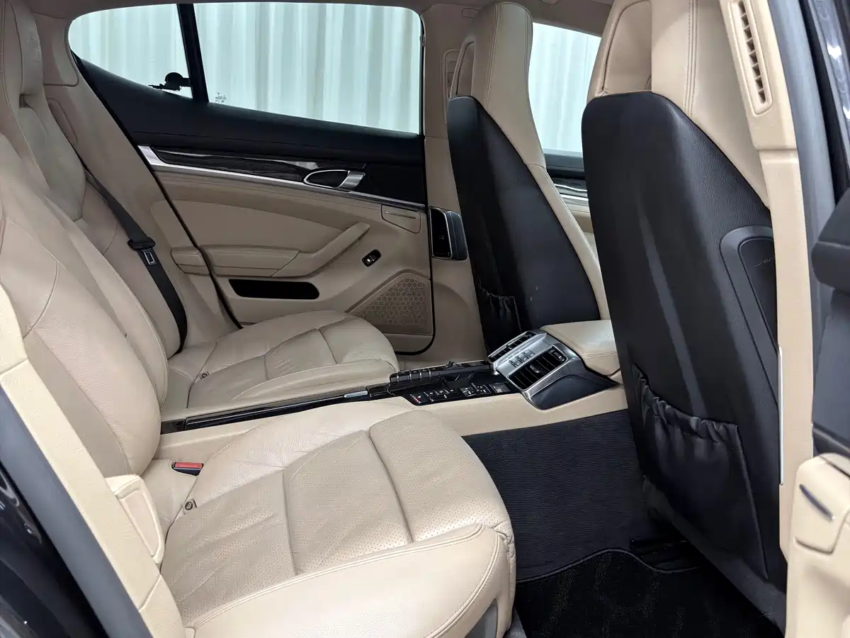 Porsche Panamera 2013 Panamera 4 Platinum Edition 3.6L фото 22