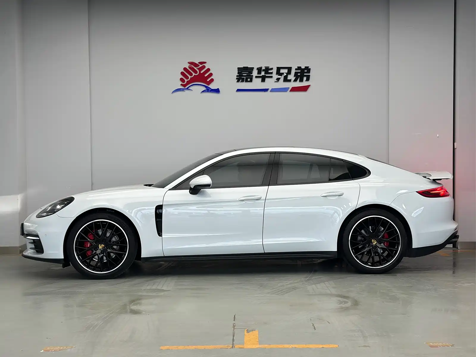 Фото 10 - Porsche Panamera