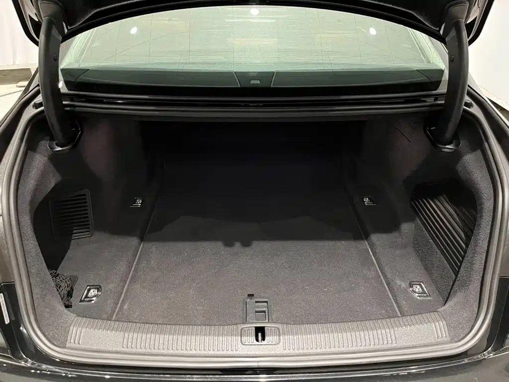 Фото 7 - Audi A8