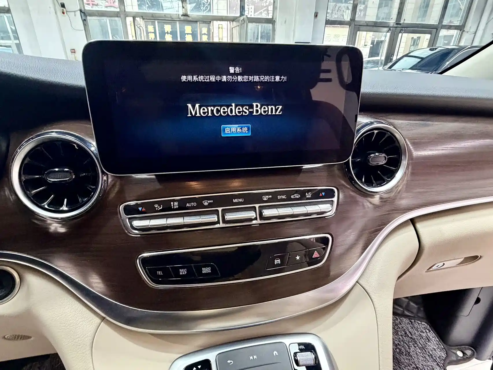 Фото 21 - Mercedes-Benz V-Class