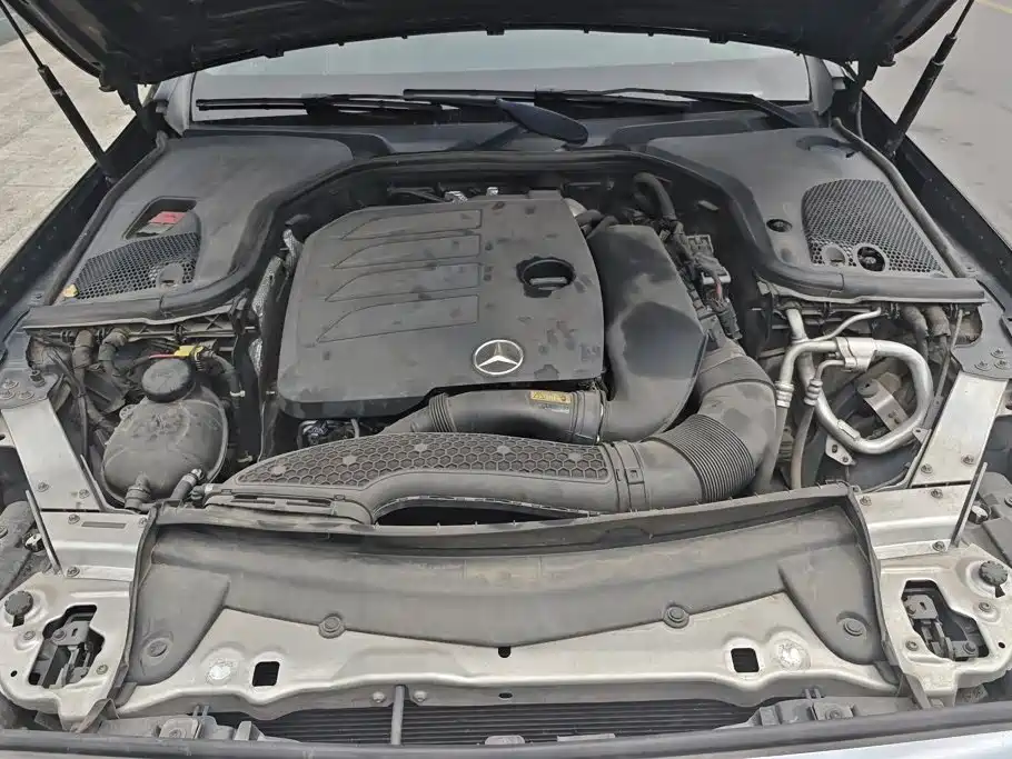 صورة 10 - Mercedes-Benz E-Class