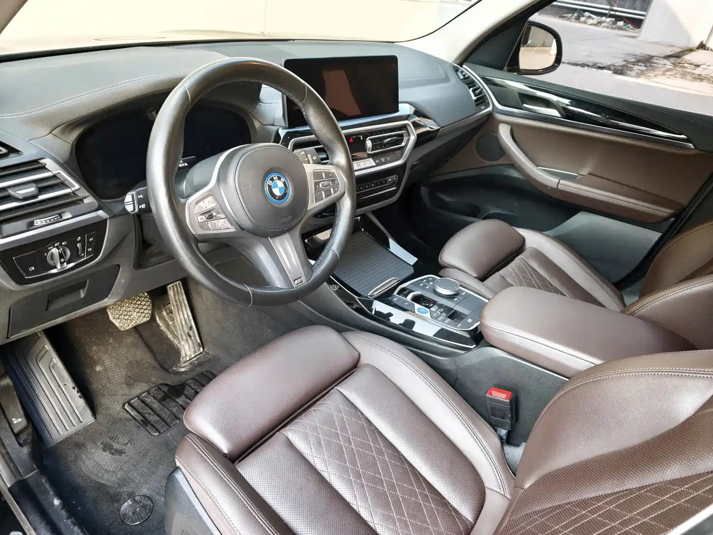 BMW iX3 2024 Leading Edition фото 6