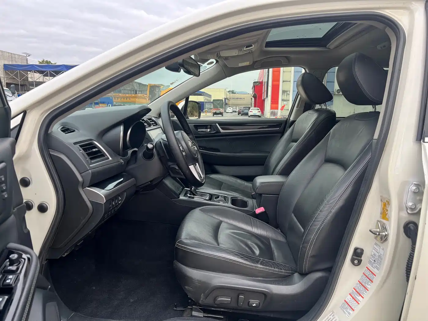 Subaru Outback 2017 2.5i Luxury Navigation Edition EyeSight фото 4