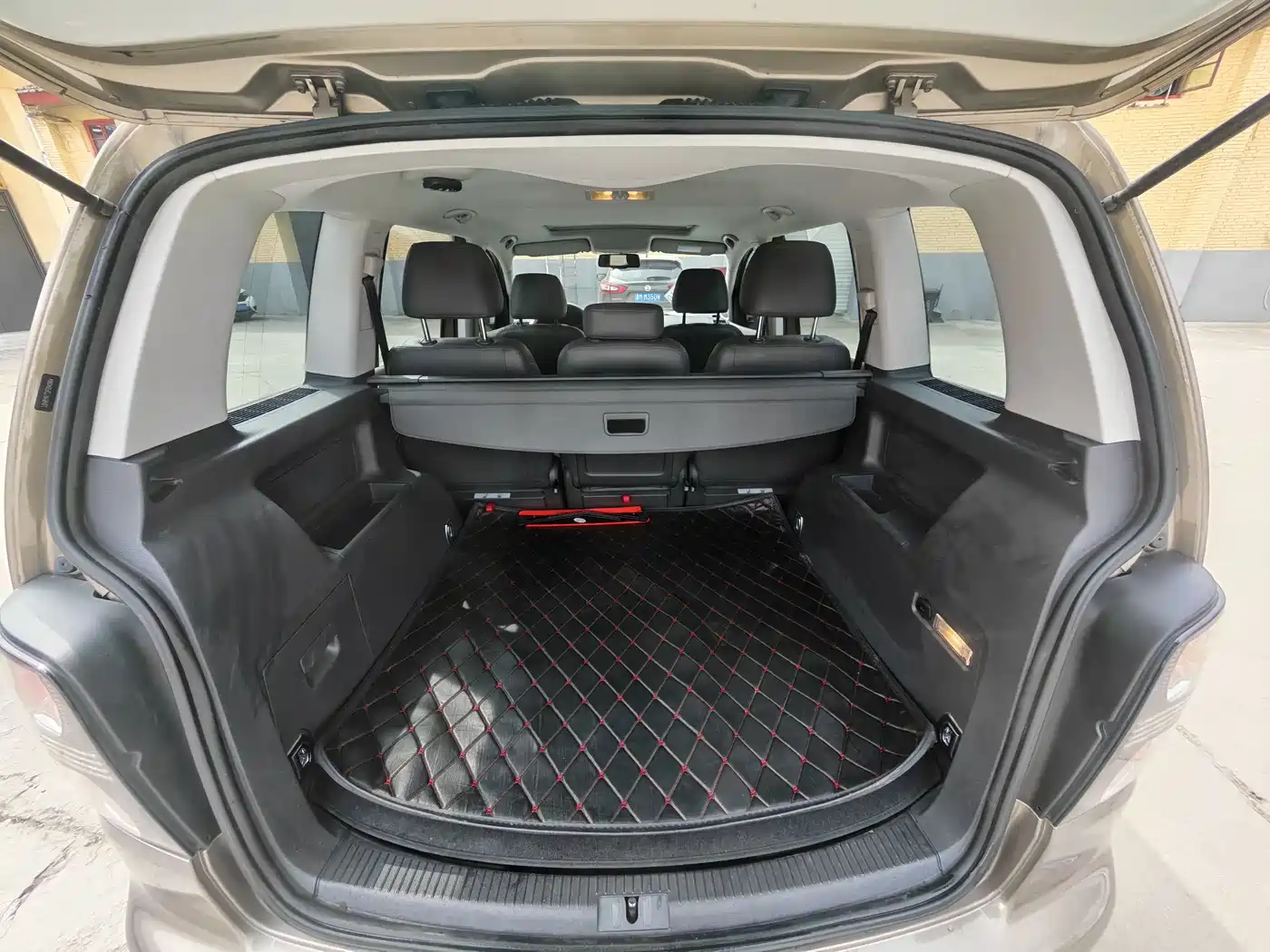 Volkswagen Touran 2015 1.4T DSG Comfort Edition 5-seater фото 12
