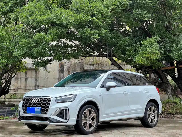Audi Q2L 35 TFSI, Стиль Драйв