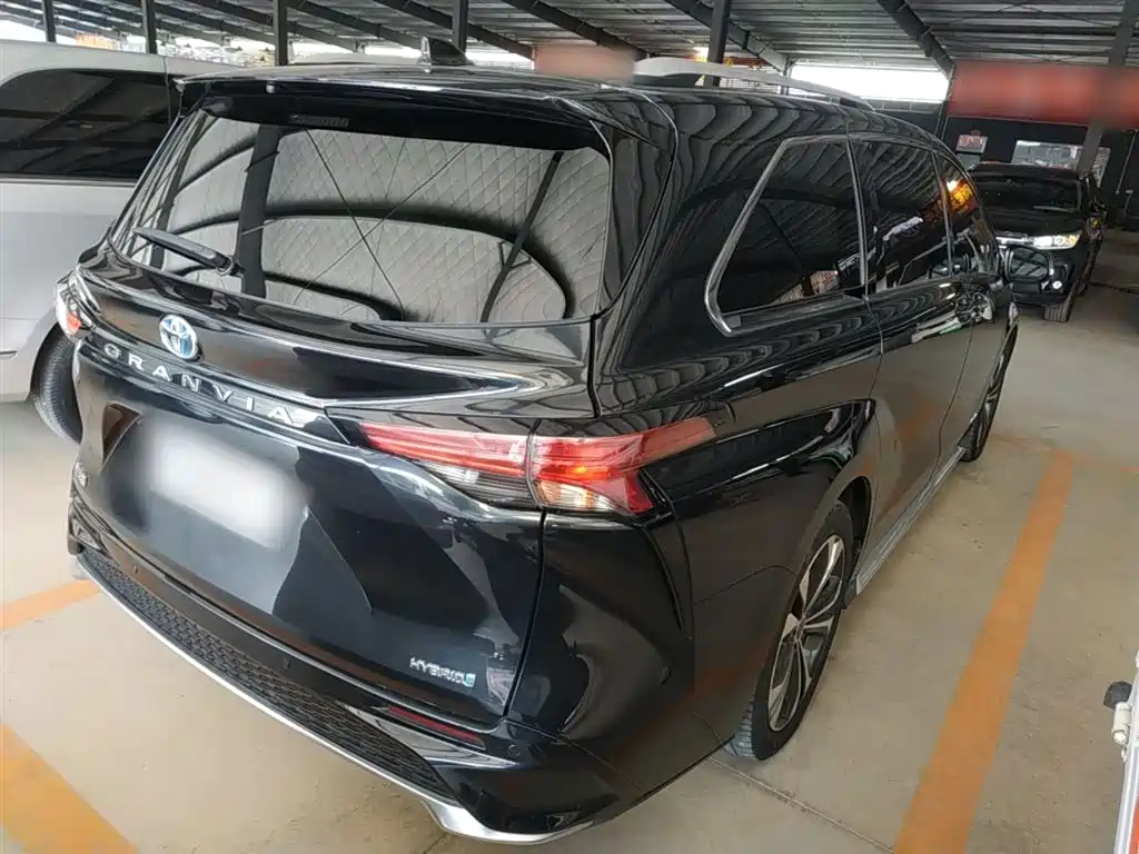 Toyota Granvia 2023 2.5L Hybrid Prestige PLUS Edition фото 5