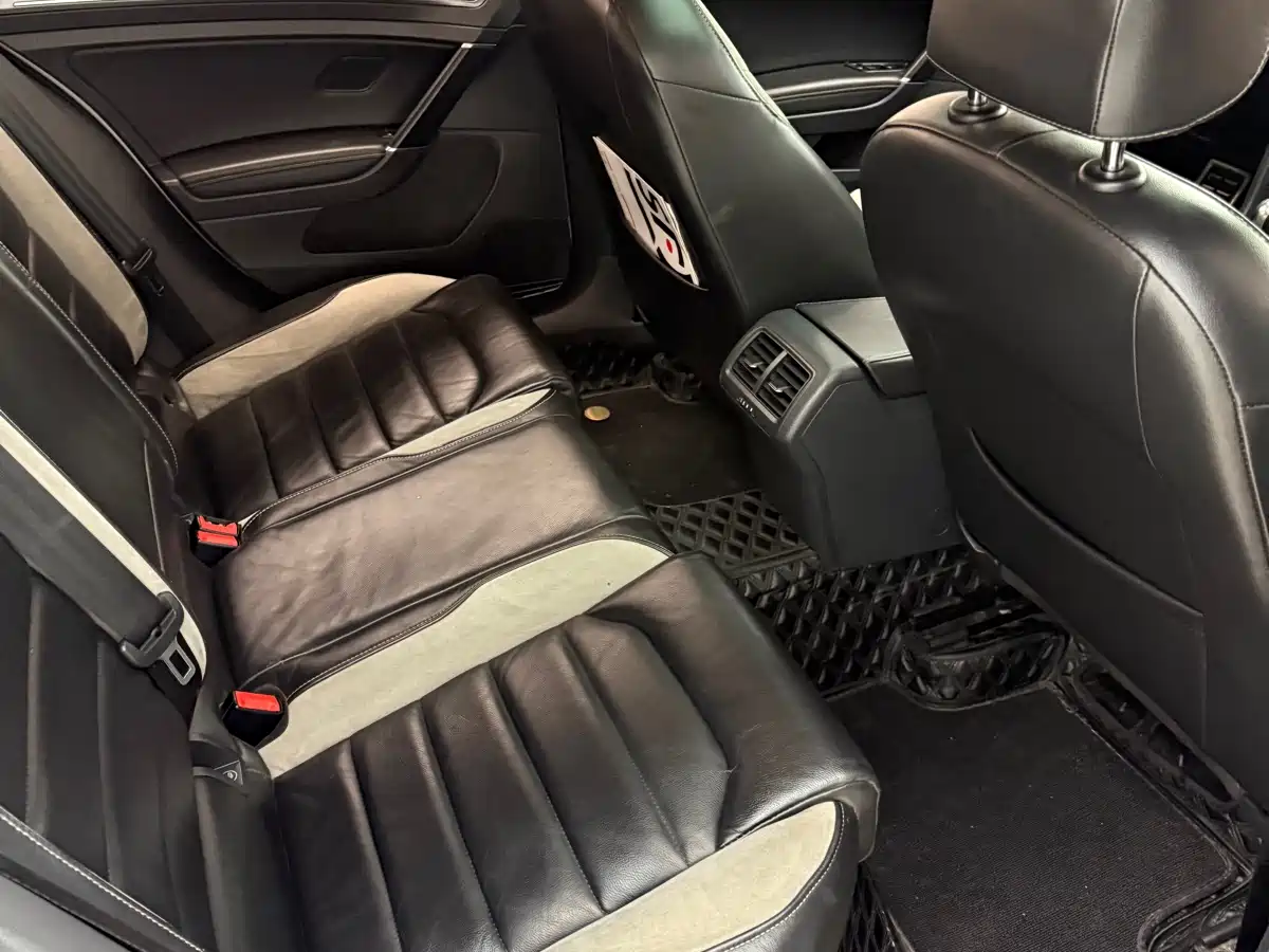 Volkswagen Golf 2017 280TSI Auto R-Line Millionth Anniversary Edition фото 20