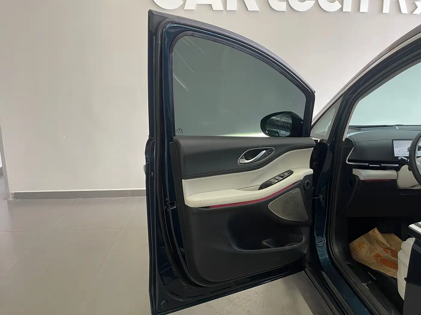 Voyah Dreamer 2025 2025 PHEV AWD Flagship Qian Kun Edition