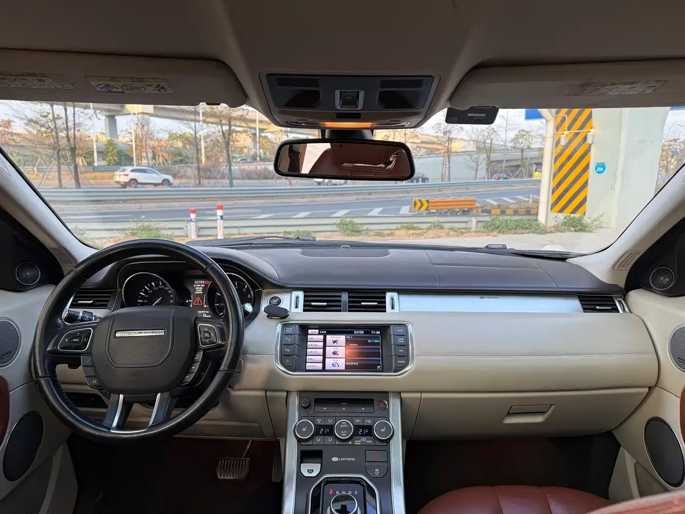 Land Rover Range Rover Evoque (Import) 2012 2.0T 5-door Dynamic Edition фото 13