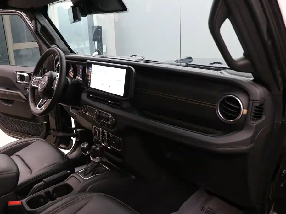 Jeep Wrangler 2024 2024 Model 2.0T Sahara Four-Door Version