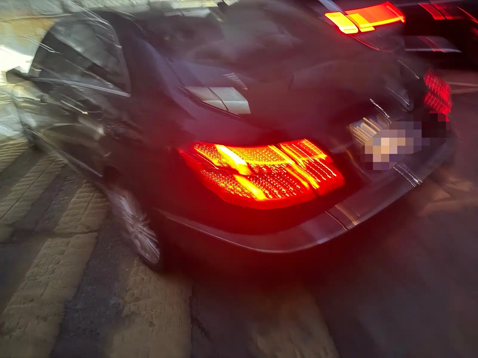 صورة 3 - Mercedes-Benz E-Class
