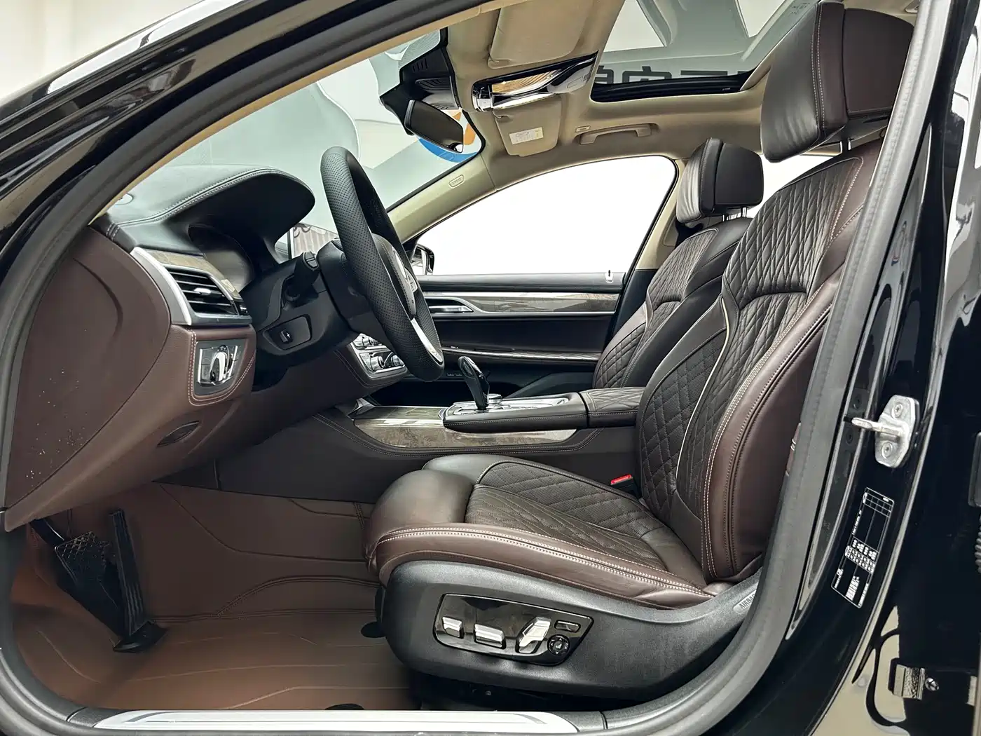 BMW 7 Series 2019 740Li Leading Luxury Package фото 7